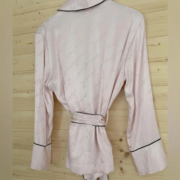 VICTORIA'S SECRET Soft Pink Sophisticated Iconic Style Satin Logo Small … - Picture 5 of 9